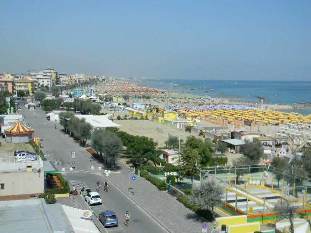 Hotel Euromar Ріміні Екстер'єр фото